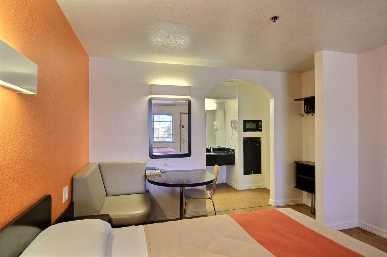 Motel 6-Edinburg, Tx Bagian luar foto
