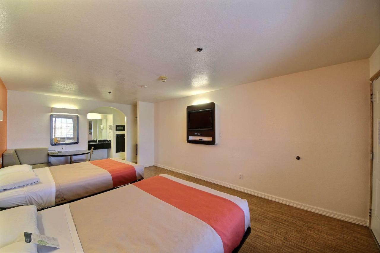 Motel 6-Edinburg, Tx Bagian luar foto
